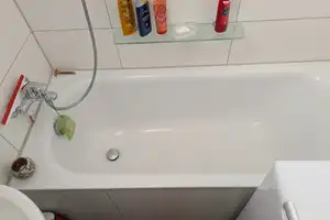 Gemütlich möblierte 2-Zimmer-Wohnung mit Einbauküche in Berlin Lichtenberg (Befristung 1 Jahr) – Bernhard-Bästlein-Str. 20, 10367 Berlin – Vorschaubild 8