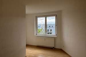 Helle Familienwohnung mit Balkon und Aufzug! – La-Rochelle-Straße 85, 13127 Berlin – Vorschaubild 4