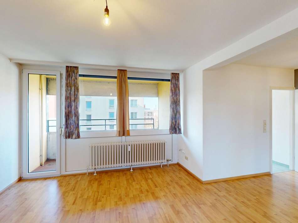 lichtdurchflutetes Wohnzimmer