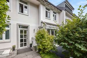 Mehrfamilienhaus mit Praxis und Tiefgarage –          
Das perfekte Wohn- und Anlageobjekt!