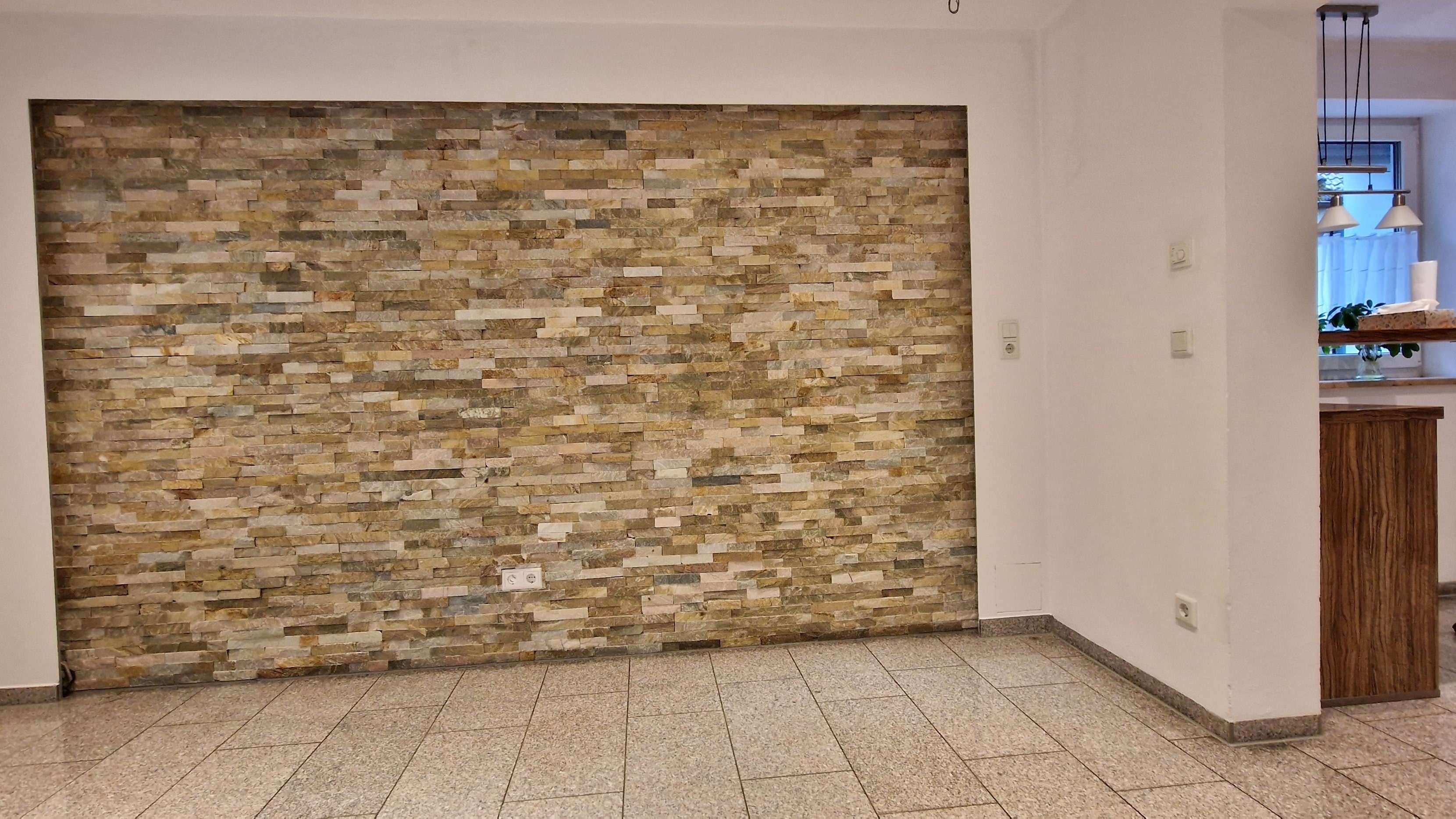 Immobilie in Pöttmes - Außergewöhnliches Einfamilienhaus mit Einliegerwohnung. - Bild 3