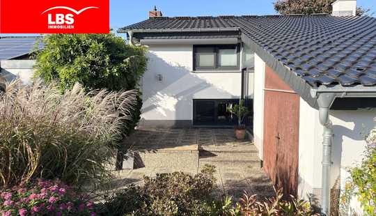 Bild von **Nur für Individualisten !! Freistehendes SPLIT-LEVEL-Haus in direkter Feldrandlage von Hexenberg**