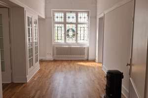 Von Privat - großzügige 4-Zimmer Altbauwohnung im 3. OG mit Balkon und Garten in Wiesbaden-Biebrich