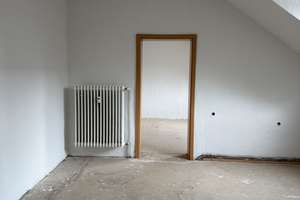 Helle 4-Zimmer-DG-Wohnung – teilw. frisch renoviert, neue Sanitärausstattung – Die vollständige Adresse der Immobilie erhältst du vom Anbieter., 47137 Mittelmeiderich, Duisburg – Vorschaubild 14
