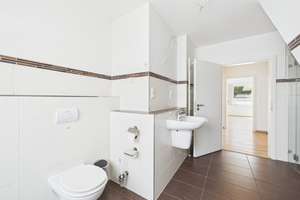 Direkt einziehen & wohlfühlen! Hochwertiges EFH mit Garten und exklusiver Ausstattung in Wiesbaden! – Die vollständige Adresse der Immobilie erhältst du vom Anbieter., 65187 Biebrich, Wiesbaden – Vorschaubild 40