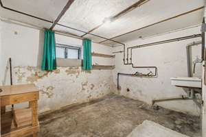 Charmantes Einfamilienhaus auf 931m² Grund mit viel Potenzial, Garage und Garten in Antweiler – Die vollständige Adresse der Immobilie erhältst du vom Anbieter., 53533 Antweiler – Vorschaubild 33