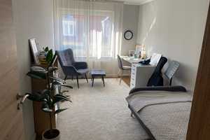 Geschmackvolles 4-Raum-Reihenhaus mit gehobener Innenausstattung und EBK in Nürnberg Wetzendorf – Bielefelder Straße 33a, 90425 Nürnberg – Vorschaubild 3