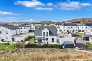 Wohntraum mit Stil und Energieeffizienz!
Neuwertiges KfW-55-Einfamilienhaus mit moderner Ausstattun – Die vollständige Adresse der Immobilie erhältst du vom Anbieter., 92421 Schwandorf – Vorschaubild 36