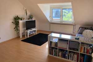 Sehr helle, sanierte Altbauwohnung mit großer Wohnküche! – Mannheim – Vorschaubild 1