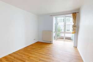 Lichtdurchflutetes Wohnglück: 2-Zimmer-Wohnung mit vollverglastem Erker & Tageslichtbad