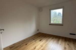 Viel Platz für Ihre Entfaltung in diesem großzügigen Einfamilienhaus in Köln-Longerich – Alexander-Petöfi-Platz 7, 50739 Longerich, Köln – Vorschaubild 8