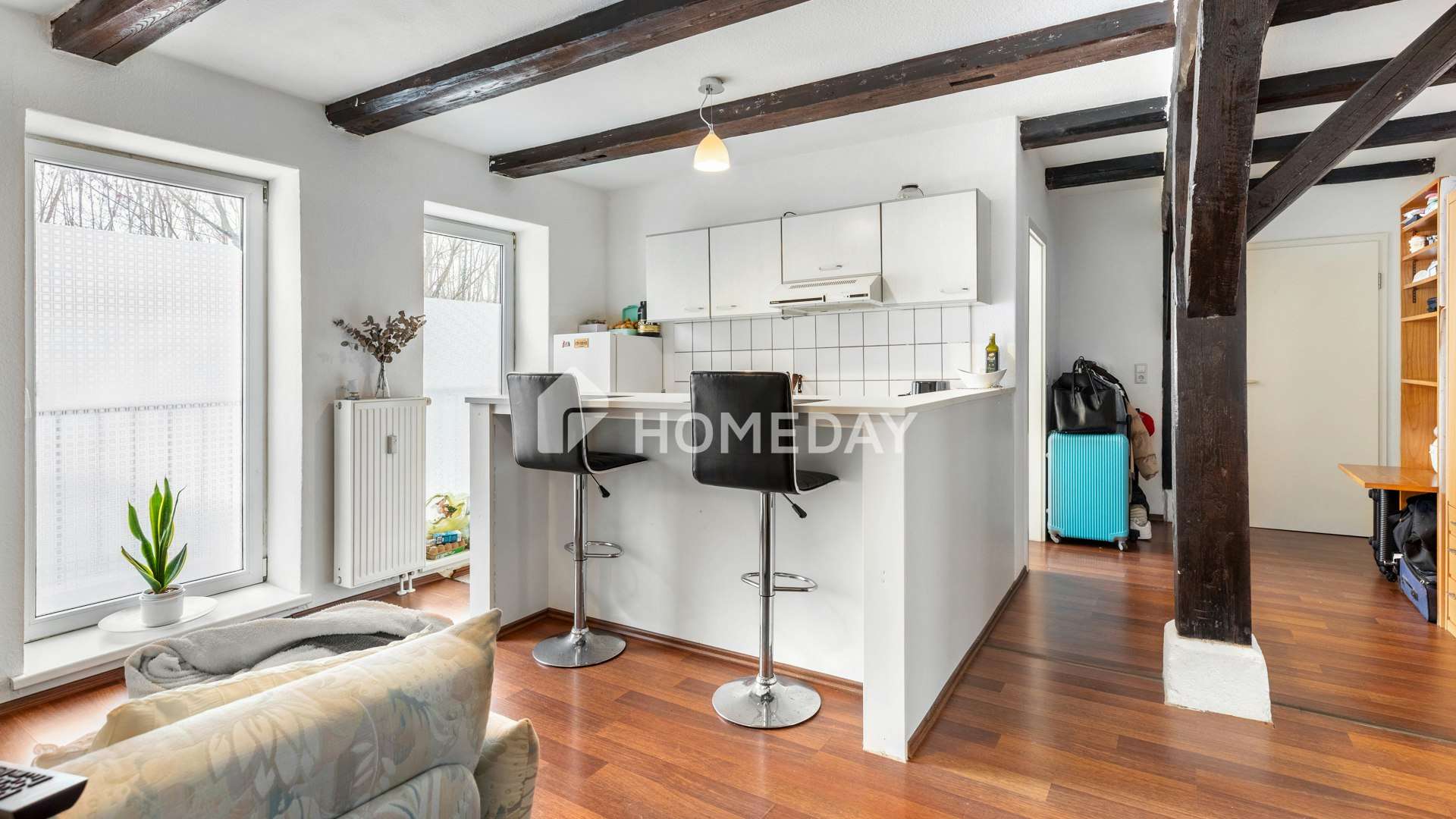 Immobilie in Bad Gandersheim - Charmantes 4-Familienhaus in ruhiger Hanglage – Solide Kapitalanlage mit 4 Garagen & 2 Stellplätzen - Bild 2