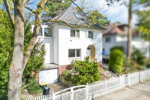 Exklusive Villenlage Nikolassee – Charaktervolles Einfamilienhaus mit Gartenidylle für die Familie – Die vollständige Adresse der Immobilie erhältst du vom Anbieter., 14129 Nikolassee, Berlin – Vorschaubild 1