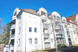 HELL, FREUNDLICH UND KOMFORTABEL - MIT DREI BALKONEN – Die vollständige Adresse der Immobilie erhältst du vom Anbieter., 1237 Seidnitz/Dobritz, Dresden – Vorschaubild 1