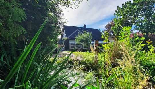 Bild von Einfamilienhaus mit Einliegerwohnung und großem Garten