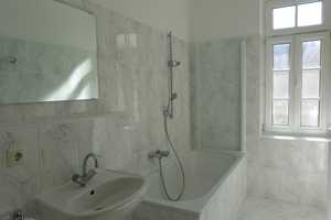 Ruhige 3-Zi.-Altbauwohnung mit Balkon und EBK in Mü.-Haidhausen, Franzosenviertel – München – Vorschaubild 7