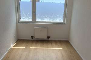 1750 € - 107 m² - 4.5 Zi.
Zentral gelegene Wohnung an der Donau
Kernsaniert in 2024 – Die vollständige Adresse der Immobilie erhältst du vom Anbieter., 89231 Neu-Ulm – Vorschaubild 8