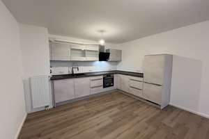 Kernsanierte 2,5-Zimmer-Wohnung mit Balkon, EBK, Aufzug & Tiefgarage – Industriestraße 21, 75181 Huchenfeld, Pforzheim – Vorschaubild 6