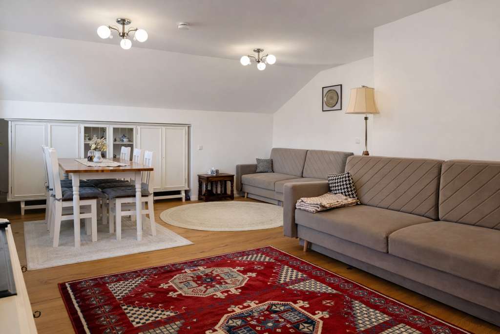 Immobilie in Benediktbeuern - Vermietete 2,5-Zimmer-Dachgeschosswohnung mit Bergblick und Stellplatz - Bild 1