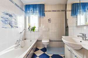 Zweifamilienhaus mit 6-Zimmer Haus in Neumarkt Sankt Veit zu vermieten. WF: 131m² Von privat. – Die vollständige Adresse der Immobilie erhältst du vom Anbieter., 84494 Neumarkt-Sankt Veit – Vorschaubild 1