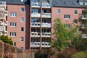 Wohnung mit Parkett und Terrasse zum grünen Innenhof