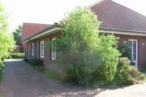 Eine interessante Investition? Doppelhaushälfte im Bungalowstil - dauerhaft vermietet! – Die vollständige Adresse der Immobilie erhältst du vom Anbieter., 26434 Wangerland – Vorschaubild 1