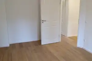 **Sanierte, exklusive 3-Zimmer-Wohnung mit Einbauküche und Balkon** – Fenskestraße 20, 30165 Hannover – Vorschaubild 7