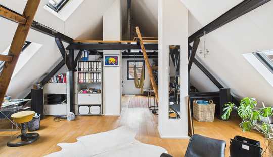 Bild von Teilweise modernisierter Vierseithof mit drei Einheiten