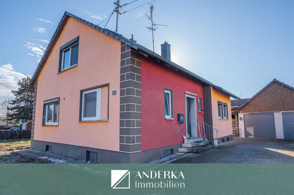 Immobilie in Sontheim an der Brenz - Einfamilienhaus mit Doppelgarage in Sontheim zu verkaufen – viel Potenzial für Ihre Wohnideen! - Bild 0