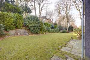 Sehr gepflegte 3,5-Zimmer-Hochparterre-Wohnung mit Schlossblick, Terasse und Einbauküche – Reinbeker Weg 4 b, 21465 Wentorf bei Hamburg – Vorschaubild 8