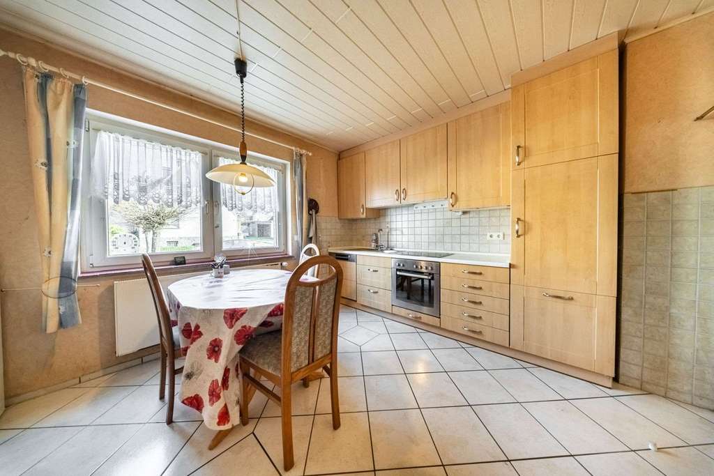 Immobilie in Barntrup - Großes Grundstück, viel Potenzial – Wohnhaus für neue Ideen in Barntrup! - Bild 3