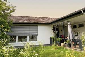 Modernisiertes Raumwunder in Roßdorf: Freistehendes Einfamilienhaus mit Einliegerwohnung