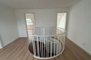 Licht, Raum & Stil auf zwei Ebenen – frisch renovierte Maisonette mit Terrasse und 3 Schlafzimmern – Die vollständige Adresse der Immobilie erhältst du vom Anbieter., 50829 Bocklemünd/Mengenich, Köln – Vorschaubild 11