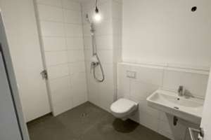 47125/90 Moderne 2-Zimmer-Wohnung mit bodentiefen Fenstern in Düsseldorf-Rath – Nachmieter gesucht – Am Gatherhof 43E, 40472 Rath, Düsseldorf – Vorschaubild 3