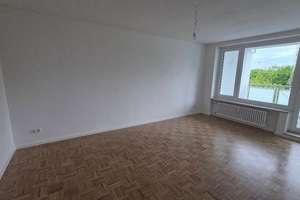 Helle 3-Zimmer-Wohnung mit Balkon und Aufzug  in Neuperlach! – Karl-Marx-Ring 53, 81735 Neuperlach, München – Vorschaubild 2