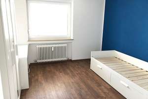 Renovierte, möblierte 4-Zimmer-Dachgeschosswohnung mit Balkon und Einbauküche in Ulm-Wiblingen