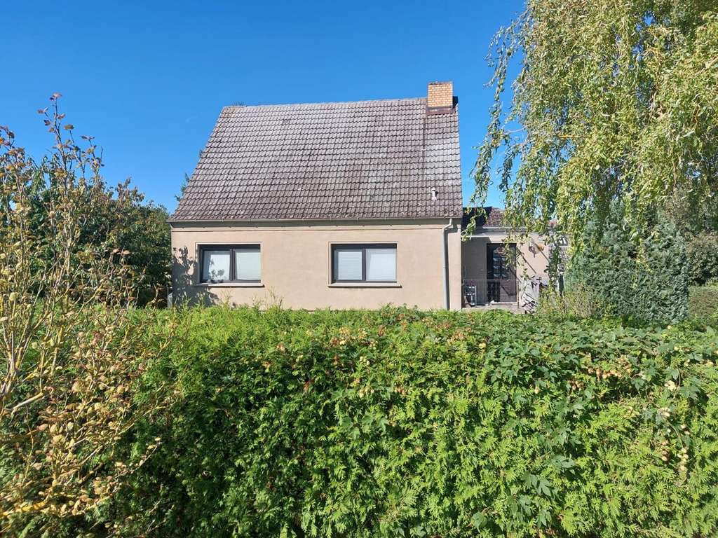 Immobilie in Nordwestuckermark - Gepflegtes Wohnhaus mit Nebengebäude in Fürstenwerder nahe dem Großen See - Bild 1