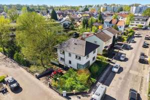ZWEIFAMILIENHAUS IN BESTLAGE -  Im Grünen mit viel Potenzial und 835 m² Grundstück in Bieber
