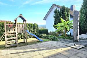 Traumhaft modernes Zweifamilienhaus: Wohnen & Arbeiten | PV, barrierefrei, Garten, Frankfurt 45 Min. – Feldstraße 3, 63628 Bad Soden-Salmünster – Vorschaubild 2