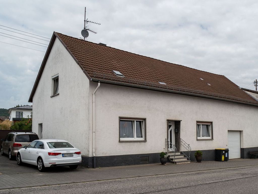 Bauernhaus mit interessantem Nebengebäude und Potential in