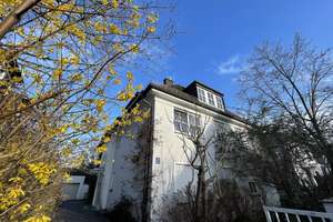 3 Zimmer Dachgeschoss Wohnung mit  Balkon in München-Perlach