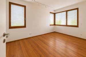 GRUNEWALD: LUXUS VILLA: 240 m² Wohnen sowie 350 m² GARTEN per 01.10.26 zu VERMIETEN (mind. 3 Jahre) – Die vollständige Adresse der Immobilie erhältst du vom Anbieter., 14193 Grunewald, Berlin – Vorschaubild 19