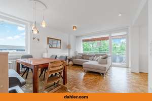 Hochwertig modernisierte 4-Zimmer-Wohnung mit West-Loggia in Golzheim!