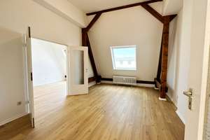 4 - Zimmer -  Dachgeschosswohnung mit Terrasse in Spandau! – Kurstraße 4, 13585 Spandau (Ortsteil), Berlin – Vorschaubild 4