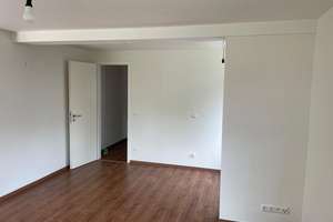 Moderne 2-Zimmer-Wohnung mit großer Terrasse und schönem Garten – Brunnthaler Str. 3, 85649 Brunnthal – Vorschaubild 5