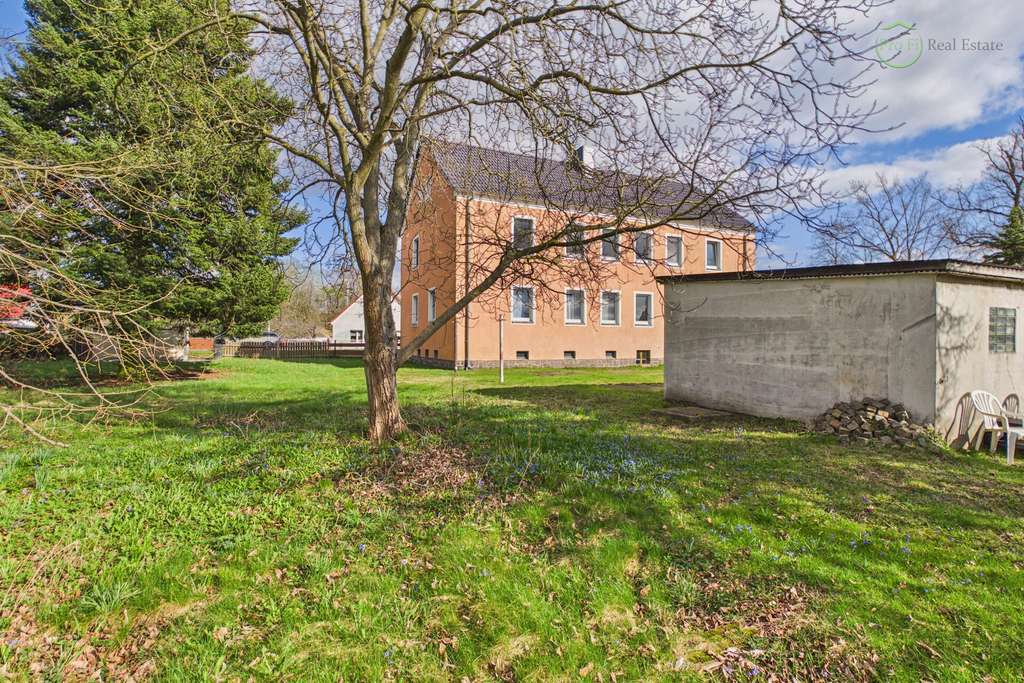 Immobilie in Hohenleipisch - Gepflegtes Mehrfamilienhaus mit 4 Wohneinheiten, Garagen und Ausbaupotenzial - Bild 3