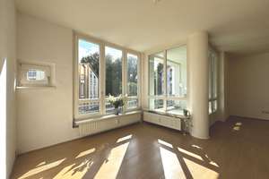 **WASSERBLICK** SONNIGE, HELLE BEZUGSFREIE 2 ZIM WHG. MIT LOGGIA U. GRÜNBLICK RUHIG AM TEGELER HAFEN