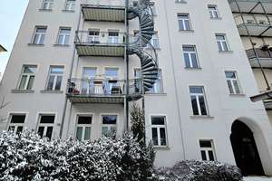 Charmante 2-Zimmer-Wohnung mit Stuck, Parkett & Stellplatz in Leipzig