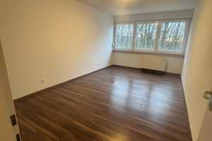 Vollständig renovierte 4-Zimmer-Wohnung mit Balkon und EBK in Karlsruhe – Elsa-Brändström-Straße 15a, 76228 Karlsruhe – Vorschaubild 1