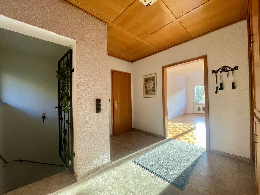 Immobilie in Rabenau - Exklusive Lage! Einfamilienhaus m. Einliegerwohnung, Pool & Garten in Rabenau! - Bild 3